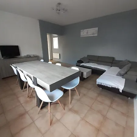 Des Falaises De 8personnes *